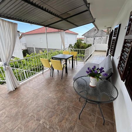 Apartmani Ana Juricev Vodice Водице Екстериор снимка