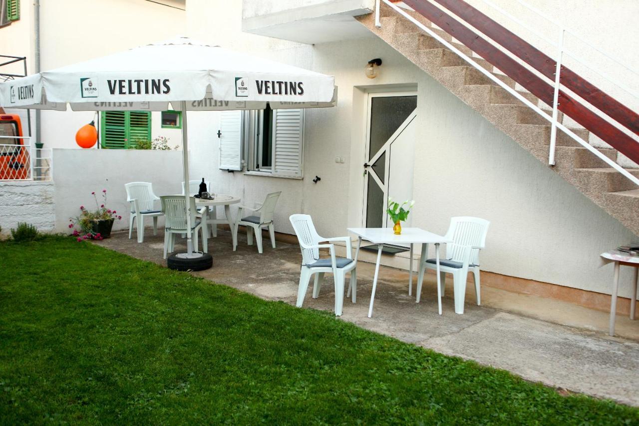 Apartmani Ana Juricev Vodice Водице Екстериор снимка